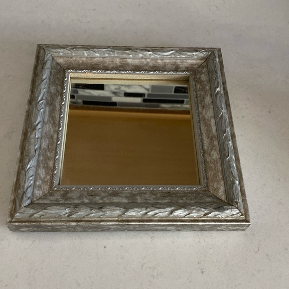Diamond Gold Micro-Mirror Square Silver 9" x 9' - Picture 8 of 9